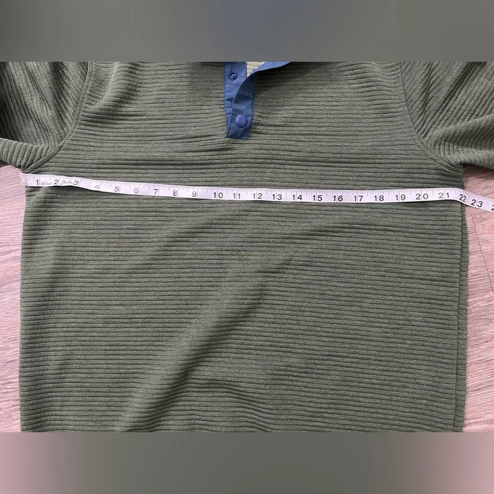J. Crew Men's Olive Green and Navy Pullover sweatshirt lightweight size medium